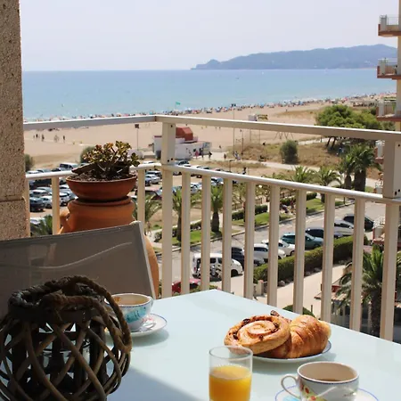 A Minute De La Plage! *