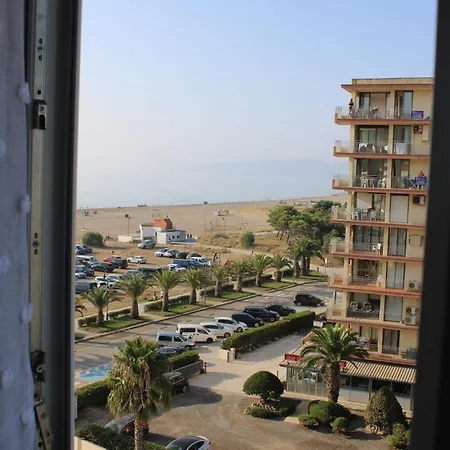 A Minute De La Plage! Apartment L'Estartit