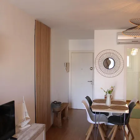 A Minute De La Plage! Apartment